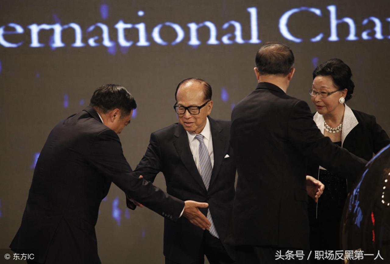 李嘉诚究竟为何“撤离”中国？他是在押宝吗？