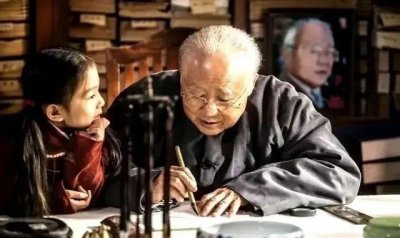 ​一平尺48万元，启功大师的书法作品值这个钱吗？专家：卖便宜了