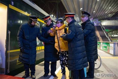 开往春运的K39次列车