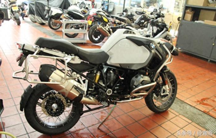 花25万买辆宝马R1200GS，直言“速度”不输保时捷911