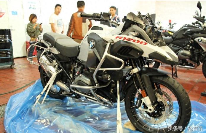 花25万买辆宝马R1200GS，直言“速度”不输保时捷911