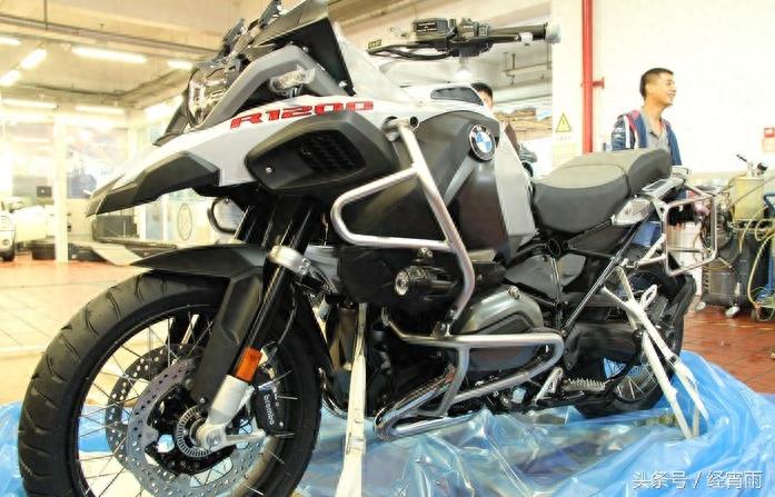 花25万买辆宝马R1200GS，直言“速度”不输保时捷911