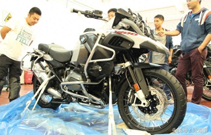 花25万买辆宝马R1200GS，直言“速度”不输保时捷911