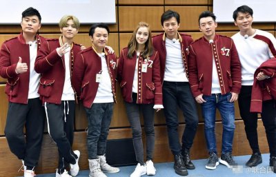 ​还记得李沁参加《跑男》吗？当时邓超介绍李沁的话，如今都成真了