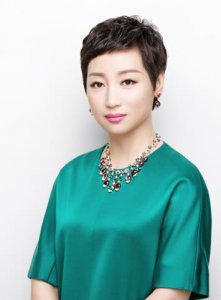​苦等入狱丈夫12年，千亿商业帝国掌门人，黄光裕的妻子真“绝”