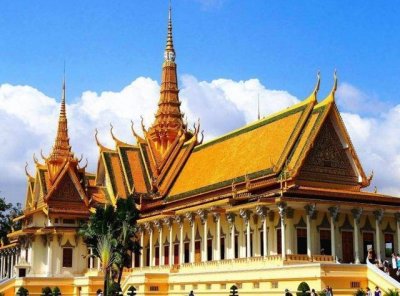 ​泰国王室供奉的国宝翡翠佛像价值20亿天价！却被质疑为假货？