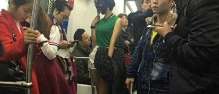 宁波地铁面膜姐爆红，一晚上刷爆朋友圈！