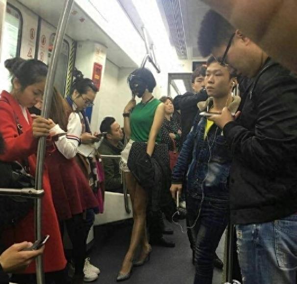 宁波地铁面膜姐爆红，一晚上刷爆朋友圈！