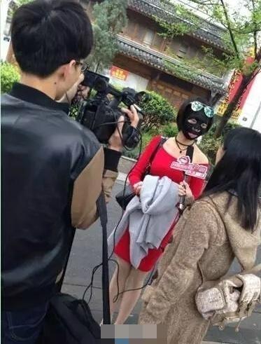 宁波地铁面膜姐爆红，一晚上刷爆朋友圈！