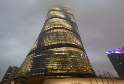 ​上海中心大厦，斥资超过100亿，高632米，让人类矗立云端眺望世界