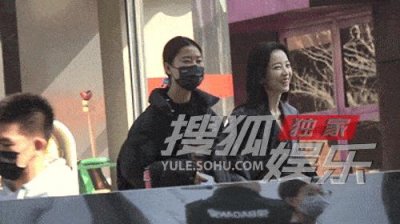 ​周雨彤被曝恋情后现身拍片 补妆时热舞状态超好
