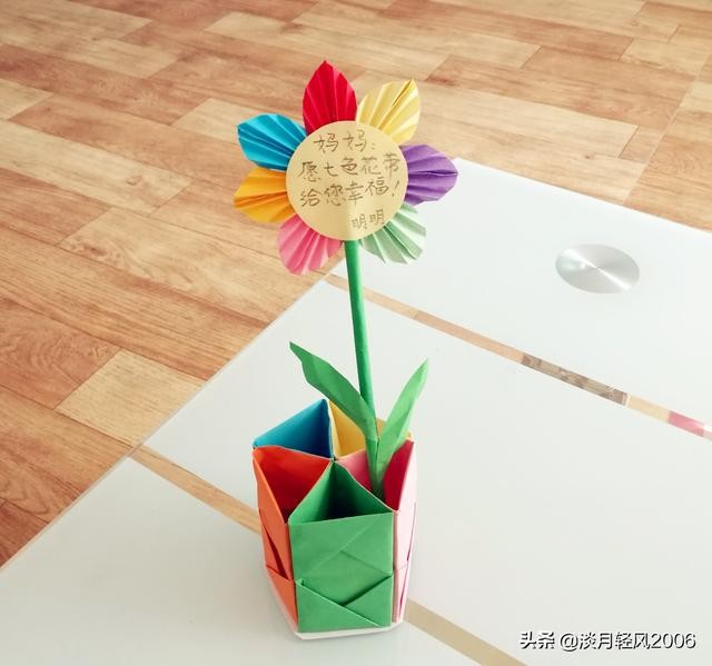 幼儿女神节贺卡制作过程（做一个独特的七色花贺卡）(32)