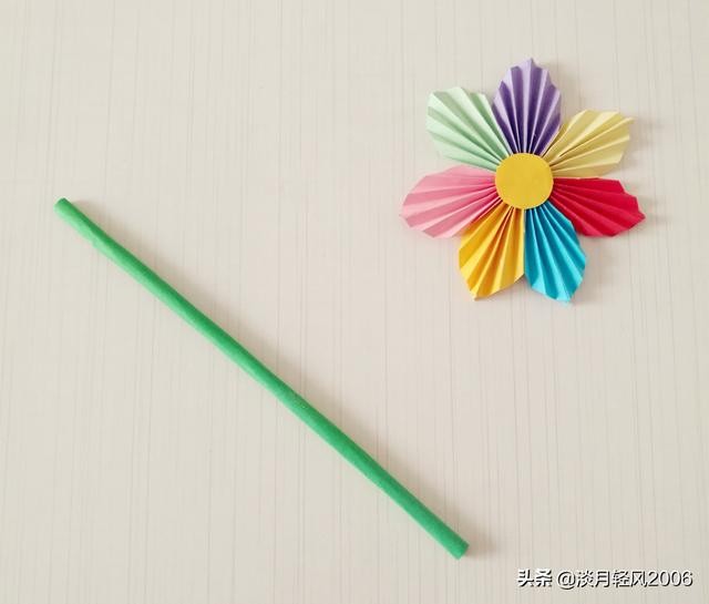幼儿女神节贺卡制作过程（做一个独特的七色花贺卡）(19)