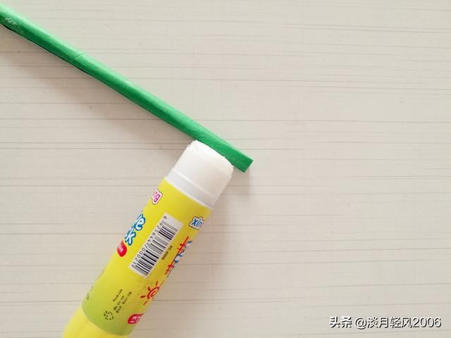 幼儿女神节贺卡制作过程（做一个独特的七色花贺卡）(20)