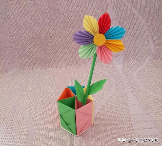 幼儿女神节贺卡制作过程（做一个独特的七色花贺卡）(33)