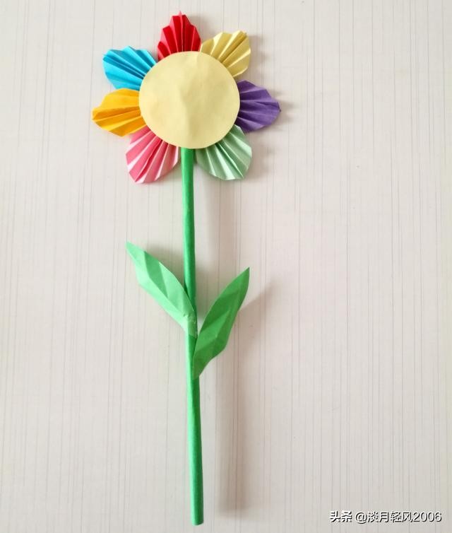 幼儿女神节贺卡制作过程（做一个独特的七色花贺卡）(30)