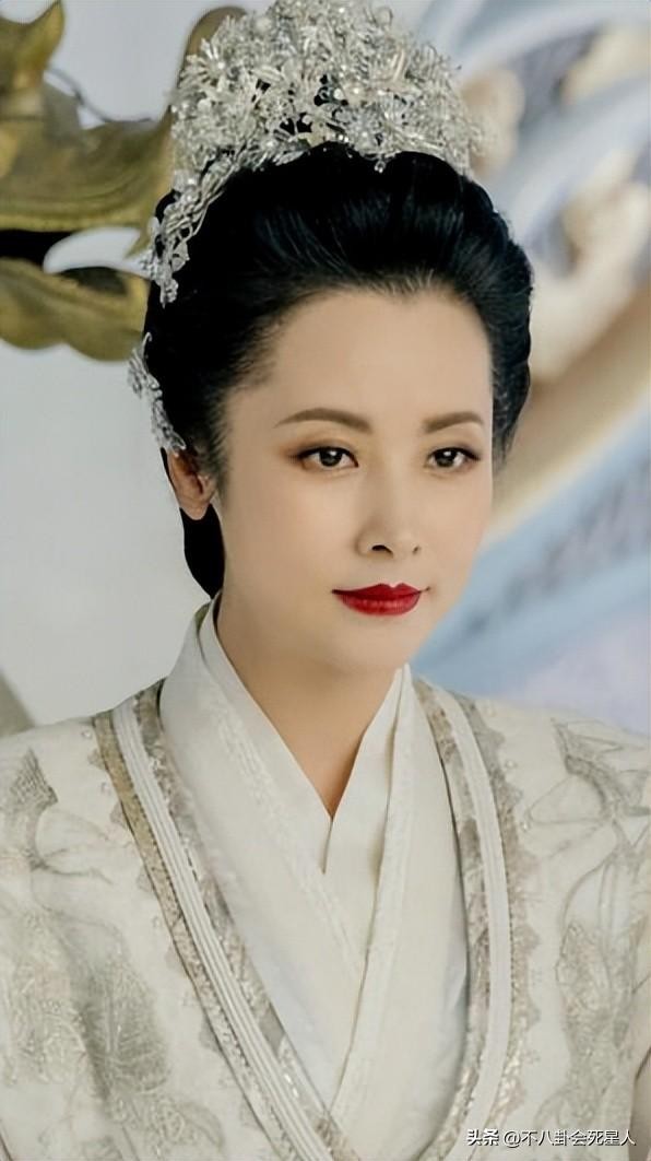 这6位当红女星的素颜照你都看过吗（这7位光鲜亮丽的女星）(2)