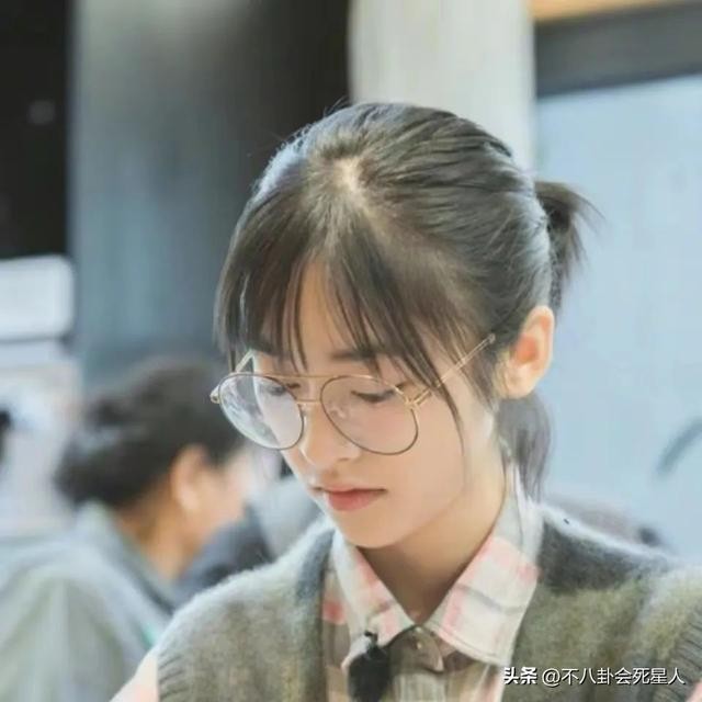 这6位当红女星的素颜照你都看过吗（这7位光鲜亮丽的女星）(13)