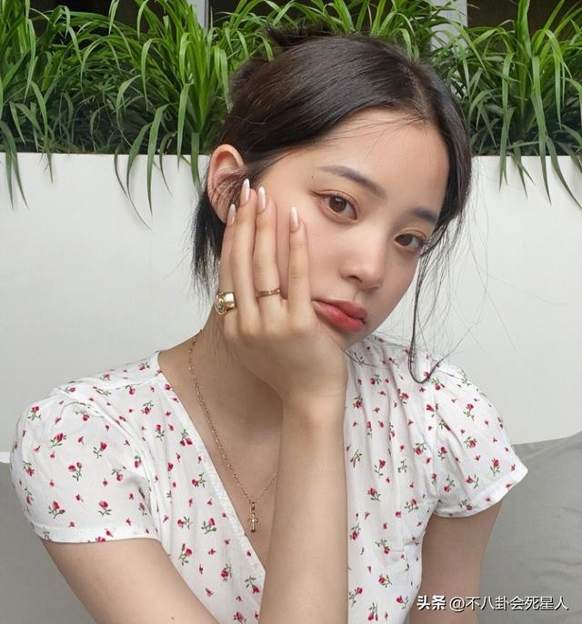 这6位当红女星的素颜照你都看过吗（这7位光鲜亮丽的女星）(31)