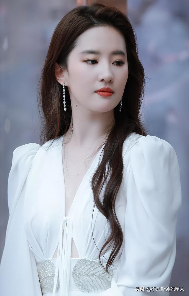这6位当红女星的素颜照你都看过吗（这7位光鲜亮丽的女星）(35)