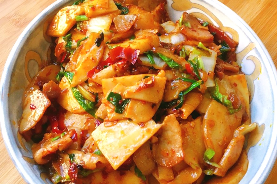 云南烧饵块的做法（云南名小吃炒饵块正宗做法）