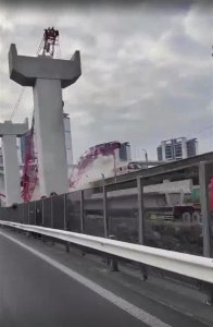 ​“上海地铁撞塔吊”车上乘客发声：撞击瞬间以为要脱轨，已步行到邻站脱困