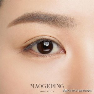 ​化妆眼妆简单步骤（化妆新手看过来）