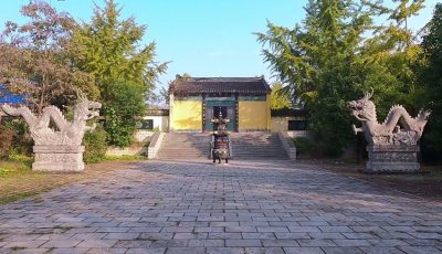 ​淮南古镇有一座玄帝庙，始建于唐朝，神像由金铜打造