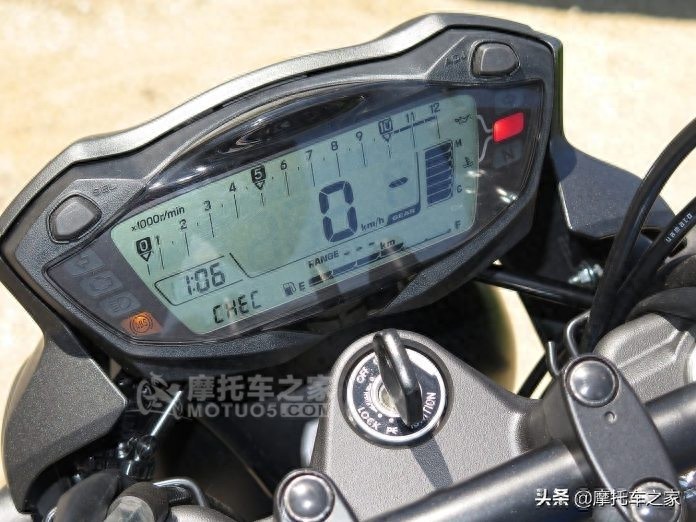 颜值爆表的中量级街车铃木SV650，最大扭矩64牛米