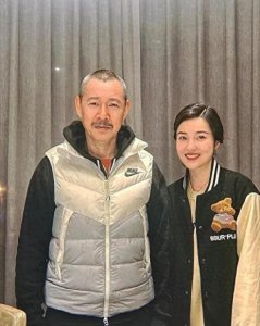 ​霍凡：嫁给大12岁张丰毅，结婚28年却不要孩子，她到底图什么？