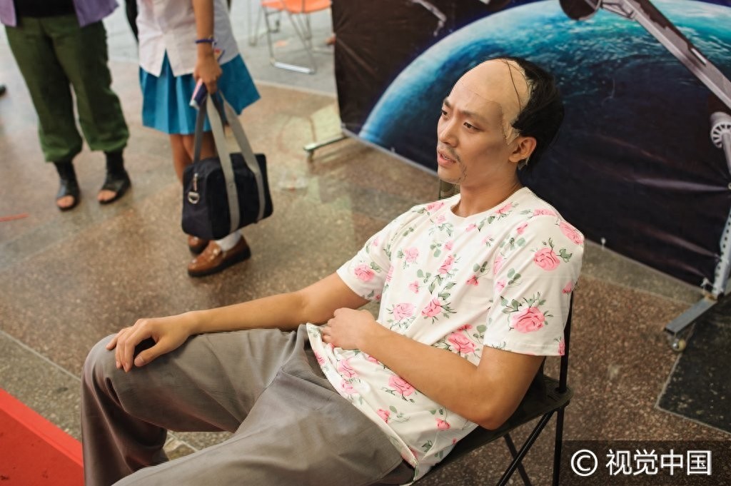 太像了！沈阳漫展惊现“葛优躺” Coser姿势销魂引围观合影