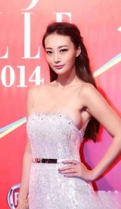​《一路向西》女主王李丹妮：绝美颜值+火辣身材，呼之欲出的性感