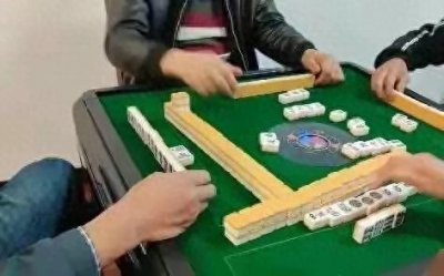 ​冤不冤？佛山男子打麻将被抓，男子不服，将公安机关告上法庭