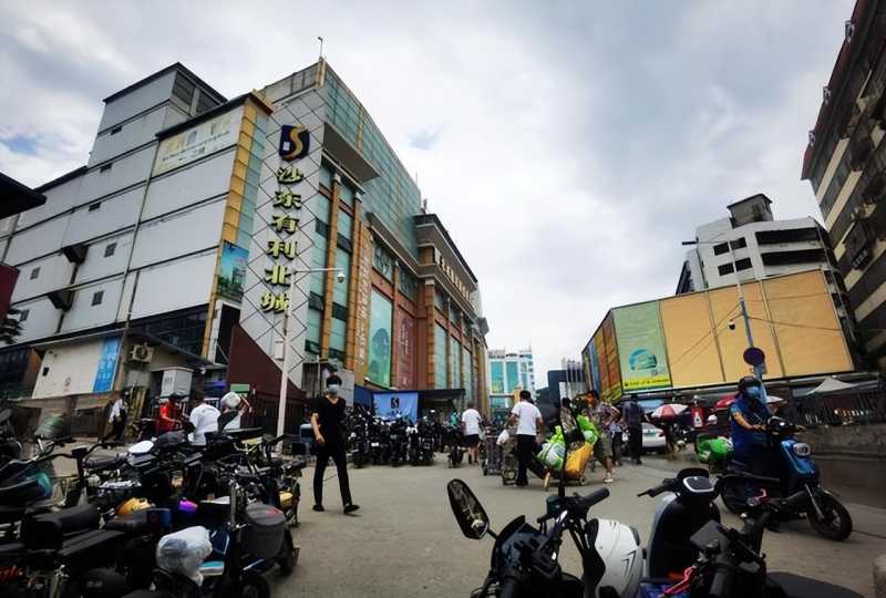 广州男装批发市场(广州地铁旁的“服装王国”)
