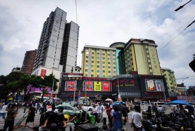 ​广州男装批发市场(广州地铁旁的“服装王国”)