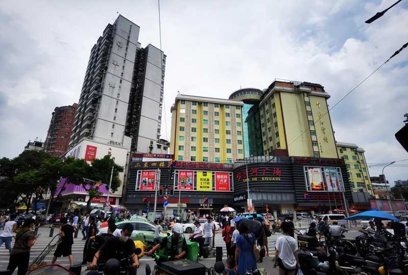 广州男装批发市场(广州地铁旁的“服装王国”)