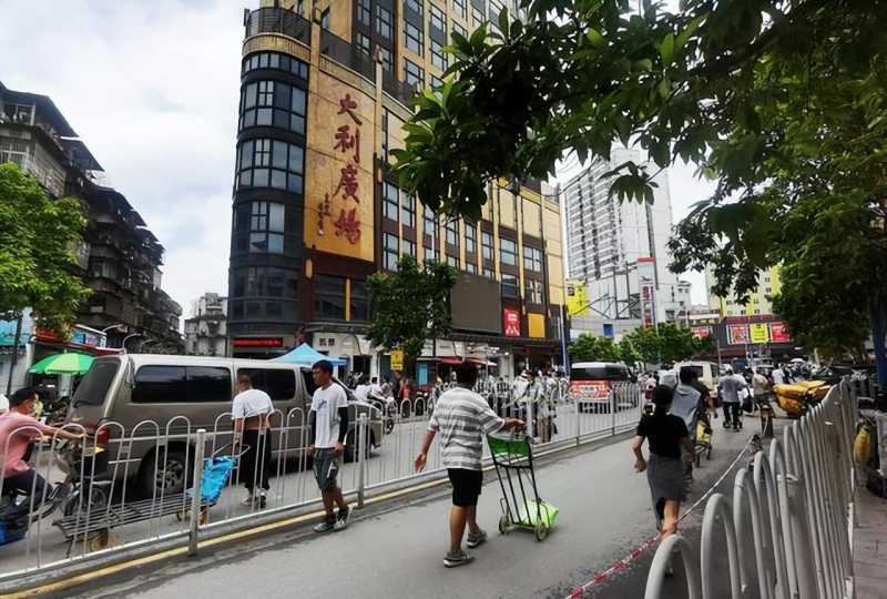 广州男装批发市场(广州地铁旁的“服装王国”)