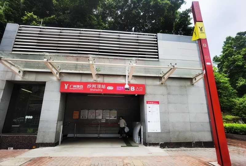 广州男装批发市场(广州地铁旁的“服装王国”)