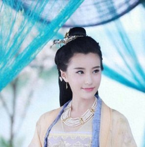 ​有种逆袭叫《花千骨》的轻水，5年前长相一般，如今美到你认不出