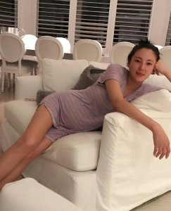 ​有人全身肿有人美如初 看张雨绮、蕾哈娜、姚晨……孕肚靓照