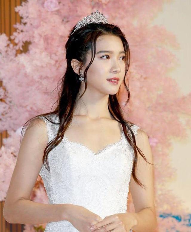 梁洛施身高对比李泽楷（33岁梁洛施22岁生三胎）(26)