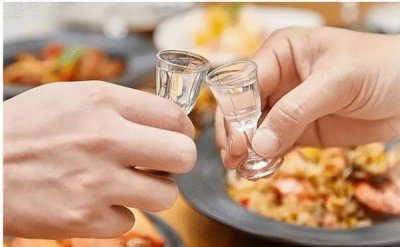 ​威士忌和白酒哪个健康(白酒和白兰地哪个健康)