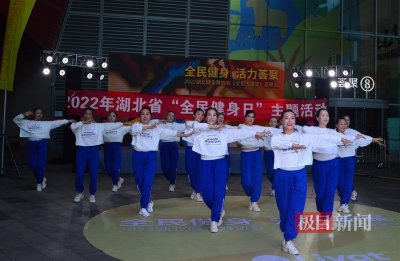 ​6支舞团广场“斗舞”，《中国龙》气势恢宏
