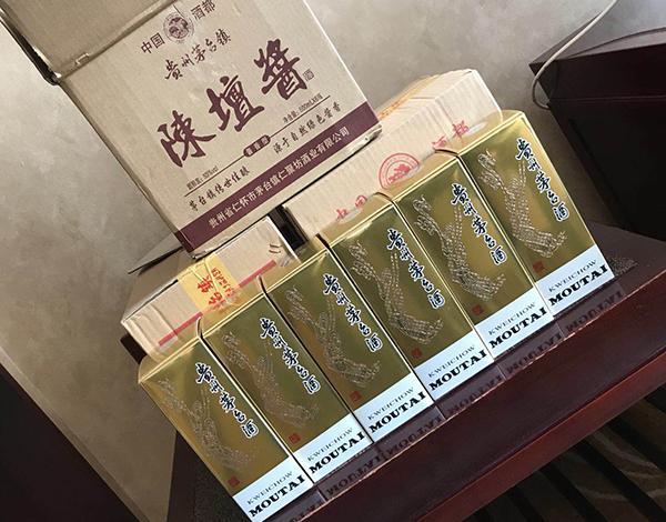 暗访假茅台勾兑灌装全程 专柜难辨真假 一瓶不到200元