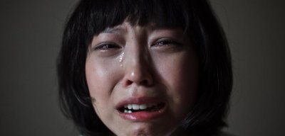​15岁男孩看太多色情片，居然强奸妹妹发泄，未成年人早就不单纯了