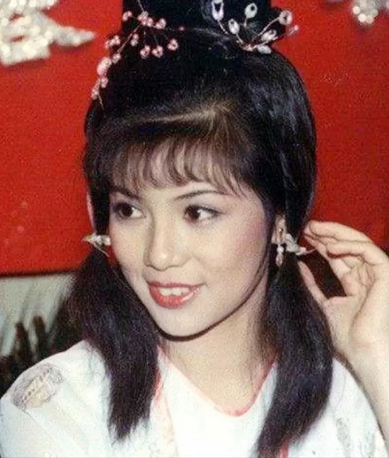 “俏黄蓉”翁美玲为什么要死？为情所困是事实但法医的细节令人深思