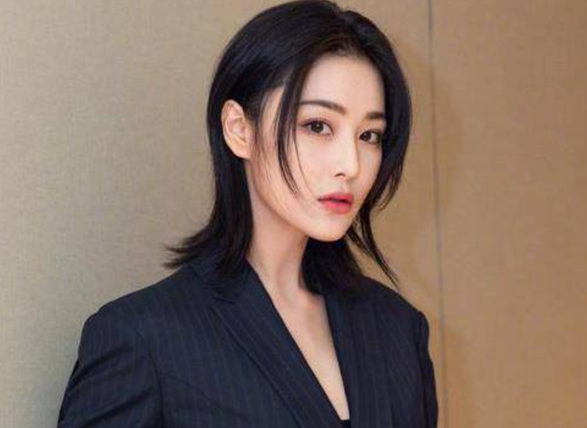 事实证明！张馨予嫁给军人老公何捷，活成了很多人羡慕的样子！
