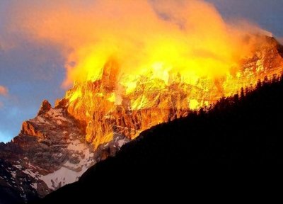 ​烧了129年的新疆“火焰山”，曾每年损失20亿，扑灭后惊艳世人！