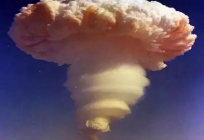 ​我国第1颗氢弹爆炸后，50只军鸽被放飞，它们穿过蘑菇云后竟然