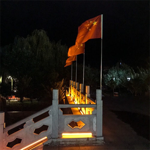吉林：临江市江心岛陈云公园夜晚十分美丽
